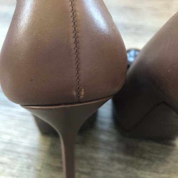 Yves Saint Laurent Neutral Leather Pumps - Picture 6 of 9